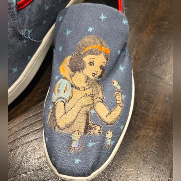 Snow White TOMS Limited Edition - Picture 2 of 14